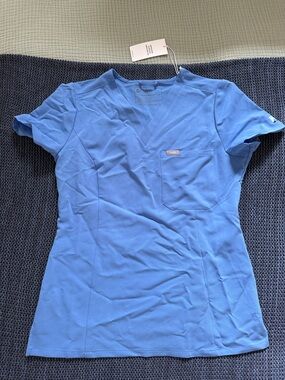 Figs Women's Three Pocket Scrub Top NWT